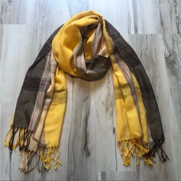 Lululemon & Buff Headband, Knitted Toque, 3 Pashmina Scarves - Picture 9 of 12